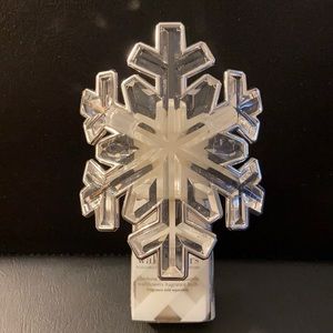 🆕 SNOWFLAKE ❄️ Wallflower Holiday Plug Bath Body